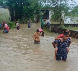 नेपालगन्जको डुबानमा फसेका १२ जनाको उद्दार