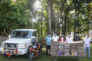 १ क्विन्टल बढी गाँजा बोकेको गाडी, मोटरसाइकलसहित ६ जना सशस्त्र प्रहरीको नियन्त्रणमा