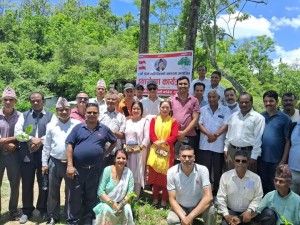 वीपी स्मृति दिवसमा दाङको बाह्रकुने दहमा वृक्षारोपण