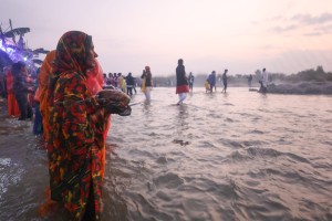 उदाउँदो सुर्यलाई अर्घ्य दिएर सकियो छठ पर्व