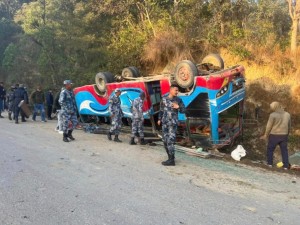 पिकनिक जाँदै गरेको बस दुर्घटना, २५ बढी घाइते