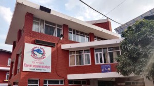 जिल्ला प्रशासन काठमाडौंको निर्देशन- लाइसेन्स लिएका हतियारको नवीकरण गर्न आउनु