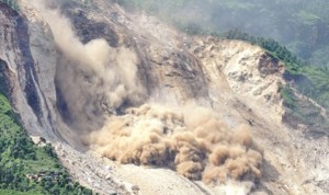 ताप्लेजुङमा पहिरोमा पुरिएर एकै घरका ४ जनाको मृत्यु