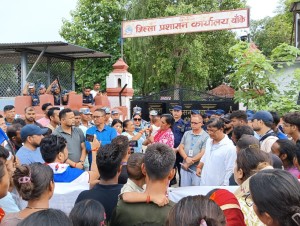 गृहमन्त्रीलाई तरुण दलले भन्यो , खुँडा प्रहार गरी गम्भीर घाइते बनाउनेलाई कडा कारबाही होस्