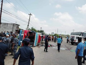 बाँकेको गनापुर नजिक बस दुर्घटना,दुई जनाको मृत्यु,२७ घाइते