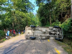 देउराली नजिकै फोर्स दुर्घटना हुँदा ५ जना घाइते