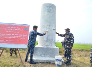 पश्चिम नवलपरासीमा सशस्त्र प्रहरीले सुरु गर्यो सीमा स्तम्भको मर्मत