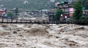 भारतको हिमाञ्चलमा बाढी र पहिरोबाट ज्यान गुमाउनेको संख्या  ७१ पुग्यो