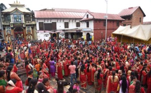 पशुपतिनाथका चारै ढोका खुला, दर्शनार्थीको घुइँचो