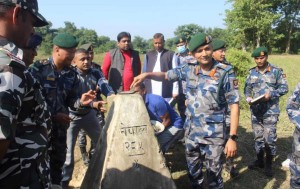 मधेसका सीमा नाकाका सीमास्तम्भको पुनर्निर्माण र मर्मत गर्दै सशस्त्र प्रहरी