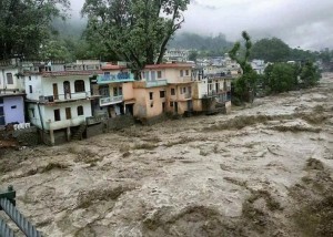 भारतमा आएको भीषण बाढी-पहिरोबाट २८ जनाले ज्यान गुमाए