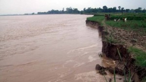 बाँकेको राप्तीमा खतराको संकेत, तटीय क्षेत्रका बासिन्दालाई सतर्कता अपनाउन आग्रह