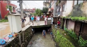 सामाखुसी बाढीमा बेपत्ता भएका बालक अझै भेटिएनन्