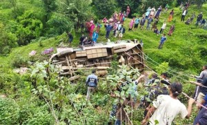 रोल्पामा बस दुर्घटना हुँदा ४ जनाको मृत्यु