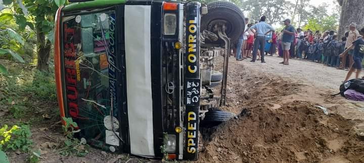 बाँकेमा स्कुल बस दुर्घटनामा ८ विद्यार्थी घाइते