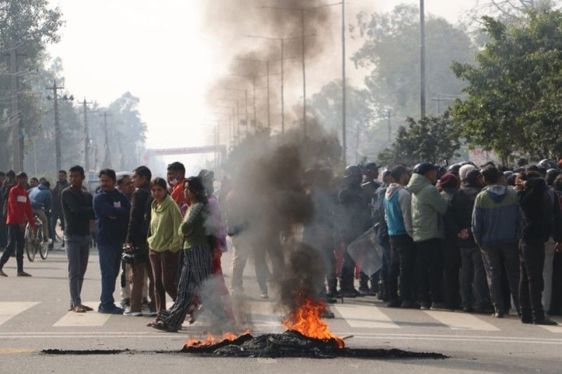 मृतकका आफन्तले पारे नेपालगन्ज-कोहलपुर सडक अवरुद्द