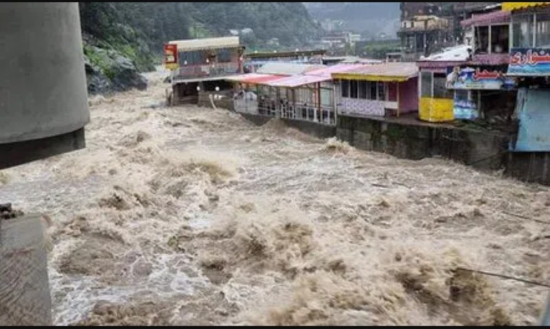 लगातार परेको वर्षाले वितण्डा मच्चाउदा ८६ जनाको मृत्यु, सयौं घाइते